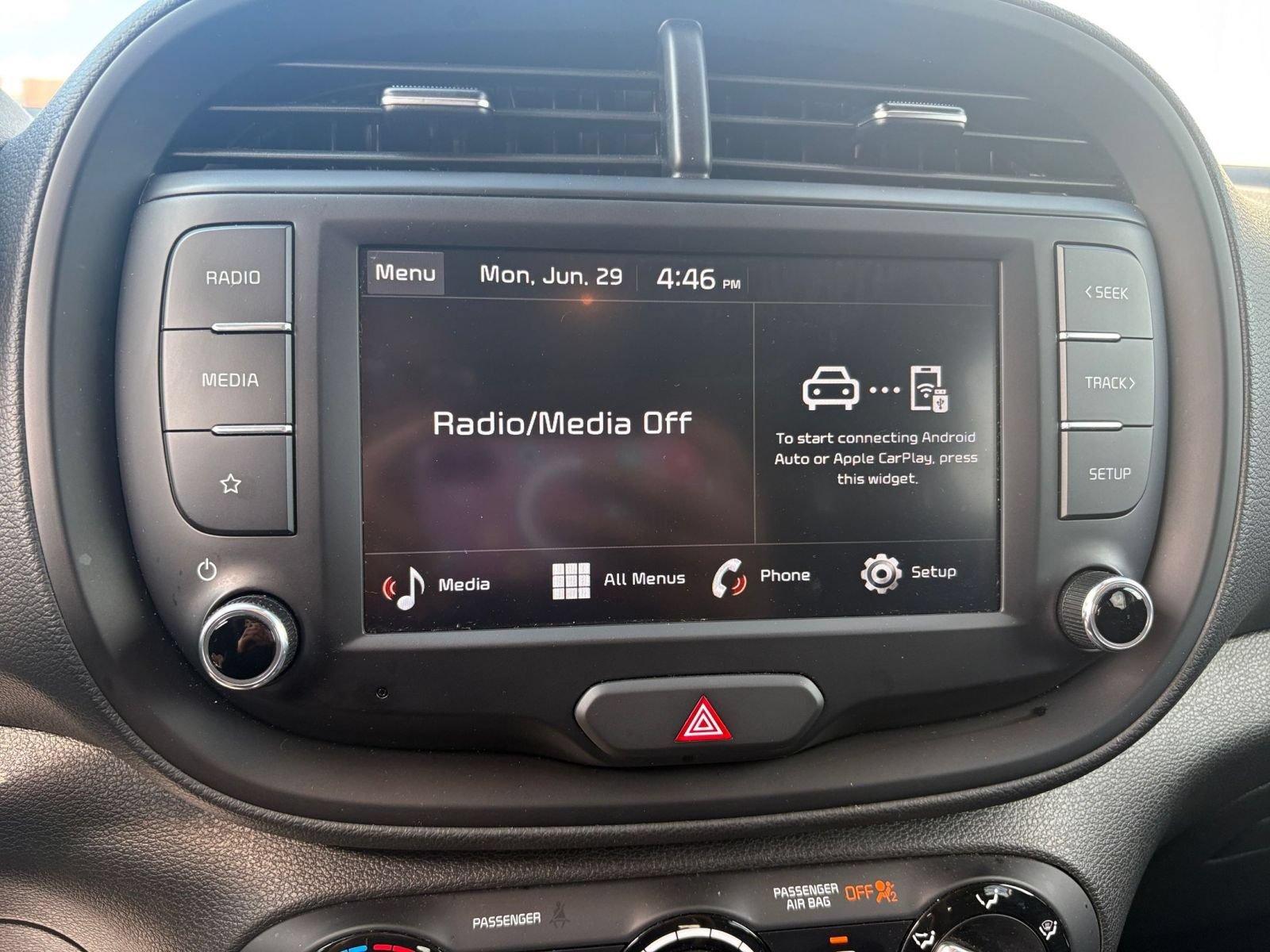 Used 2025 Kia Soul LX w/ LX Technology Package FWD image 19