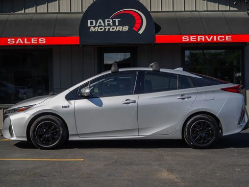 Used 2019 Toyota Prius Prime Plus image 4