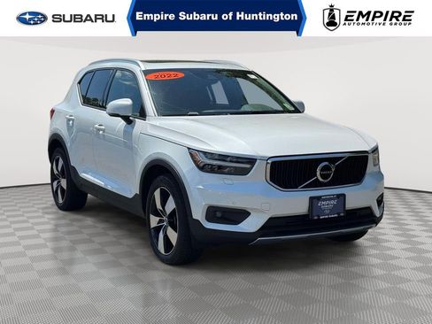 Used 2022 Volvo XC40 T5 Momentum w/ Premium Package AWD/4WD image 1
