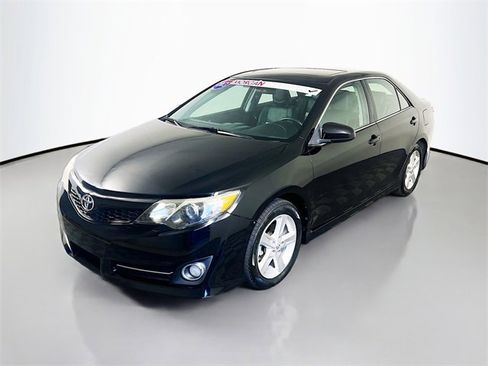Used 2013 Toyota Camry SE image 3