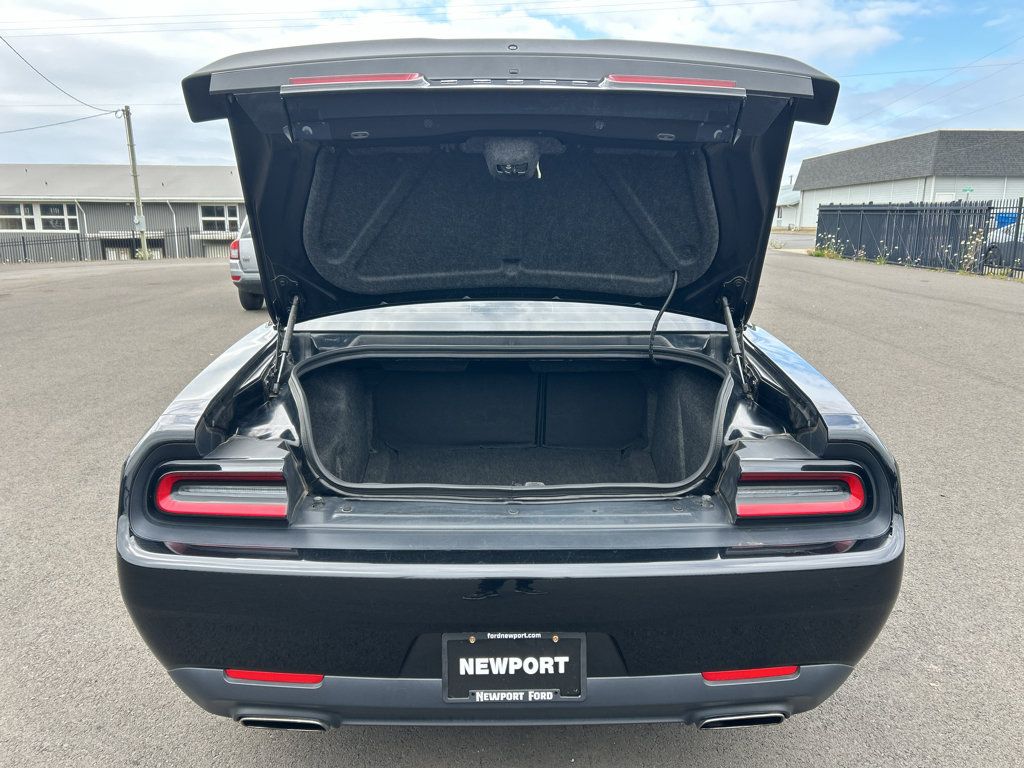 Used 2018 Dodge Challenger SXT w/ Blacktop Package RWD image 31