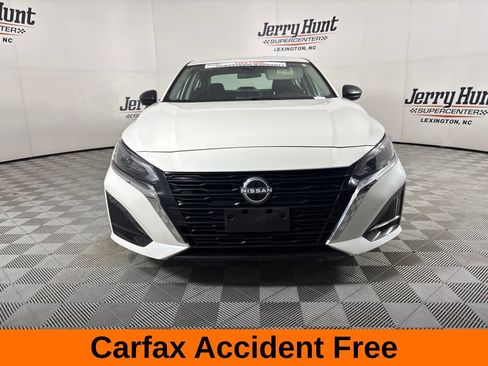Used 2025 Nissan Altima 2.5 SV FWD image 3