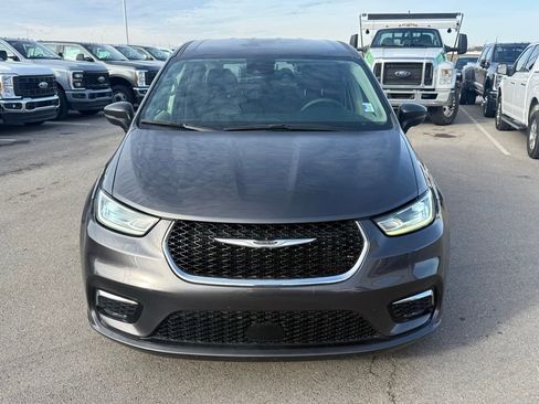 Used 2023 Chrysler Pacifica Touring-L image 21