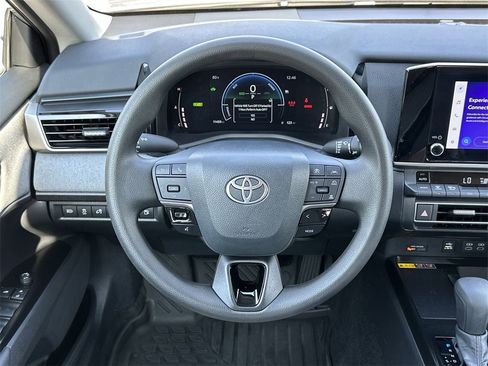 Used 2025 Toyota Camry LE image 13
