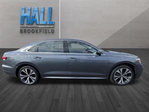 Used 2022 Volkswagen Passat 2.0T SE FWD image 6