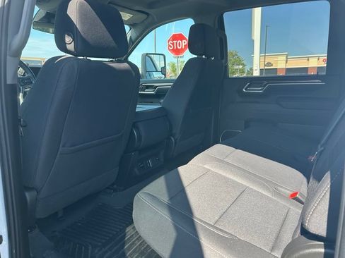 Used 2025 Chevrolet Silverado 2500 LT w/ Convenience Package AWD/4WD image 9