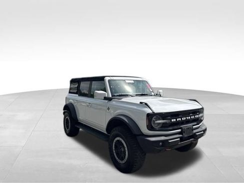 Used 2021 Ford Bronco Outer Banks w/ Sasquatch Package AWD/4WD image 3