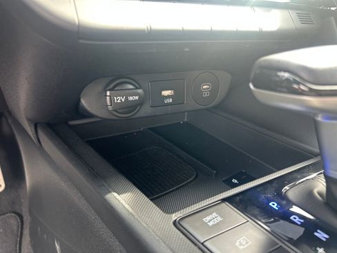 Used 2025 Hyundai Elantra SEL FWD image 20