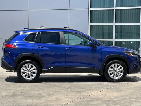 Certified 2023 Toyota Corolla Cross LE w/ Moonroof Package AWD/4WD image 3