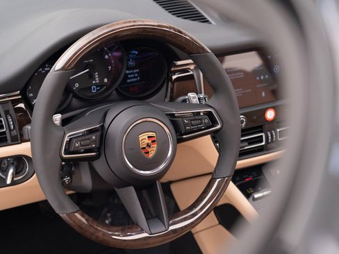 Certified 2026 Porsche Macan AWD/4WD image 21