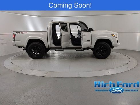 Used 2021 Toyota Tacoma TRD Sport image 8