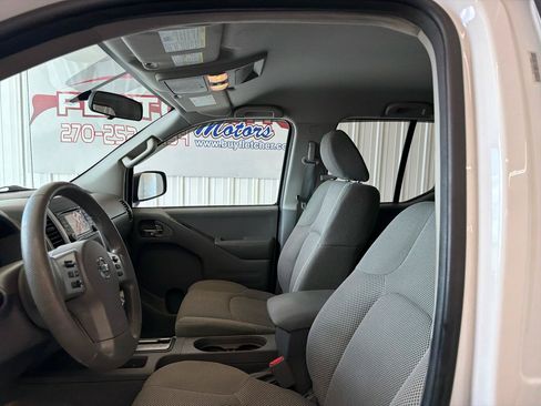 Used 2015 Nissan Frontier SV AWD/4WD image 10