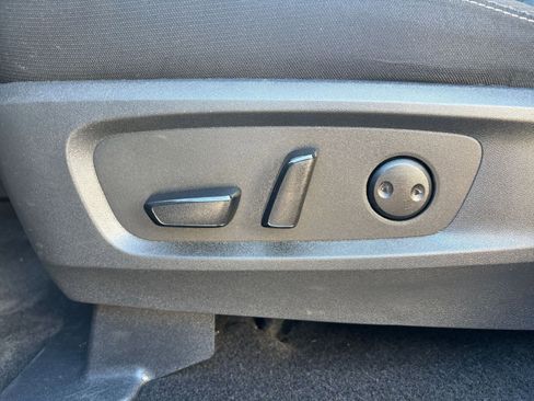 Used 2025 Nissan Pathfinder SV image 22