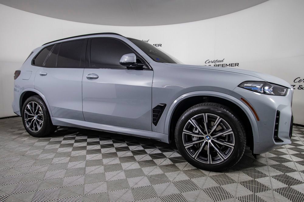 Used 2025 BMW X5 sDrive40i w/ M Sport Package RWD image 2