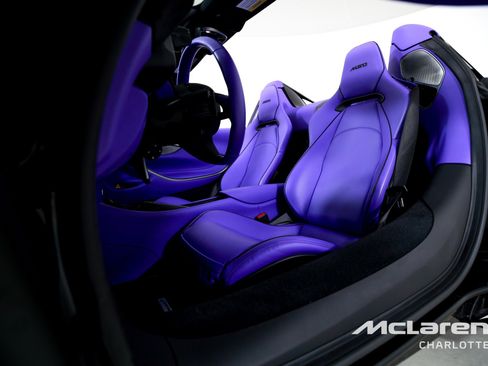 Used 2025 McLaren Artura Spider image 13