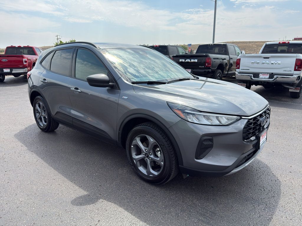 Used 2025 Ford Escape ST-Line AWD/4WD image 3