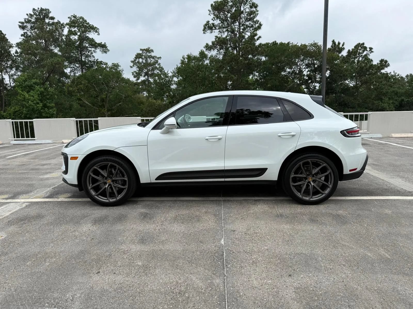 Used 2022 Porsche Macan w/ Premium Package Plus AWD/4WD image 12