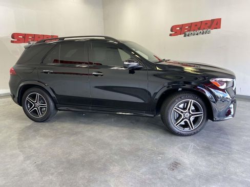 Used 2025 Mercedes-Benz GLE 350 4MATIC w/ AMG Line Exterior image 2