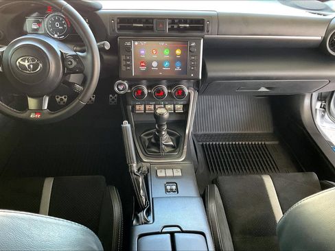 Used 2023 Toyota GR86 Premium w/ ALL Weather Mat Package (TMS) RWD image 7