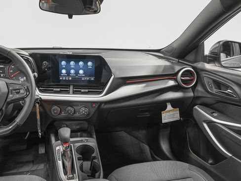 Used 2026 Chevrolet Trax RS FWD image 29