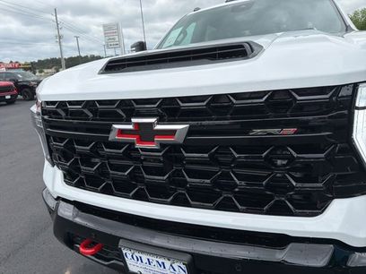 New 2026 Chevrolet Silverado 2500 ZR2 w/ LPO, Dark Essentials Package