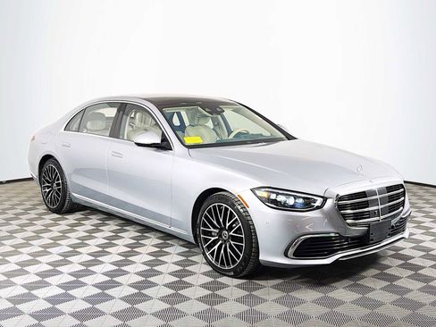 Used 2023 Mercedes-Benz S 580 4MATIC Sedan image 3