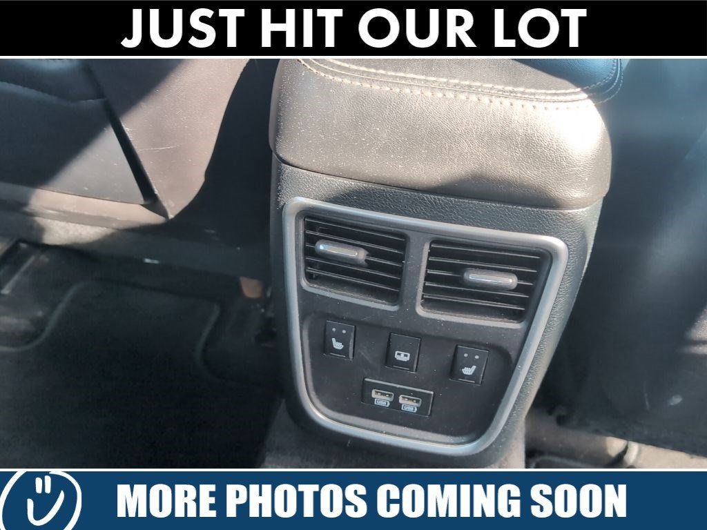 Used 2015 Chrysler 300 C RWD image 10
