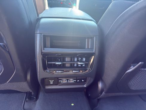 Used 2024 Jeep Grand Cherokee Limited w/ Luxury Tech Group II AWD/4WD image 33