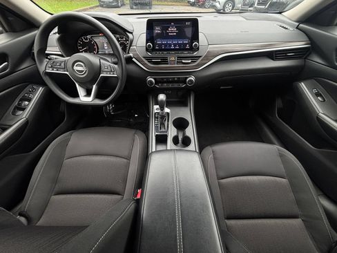 Used 2025 Nissan Altima 2.5 SV FWD image 34