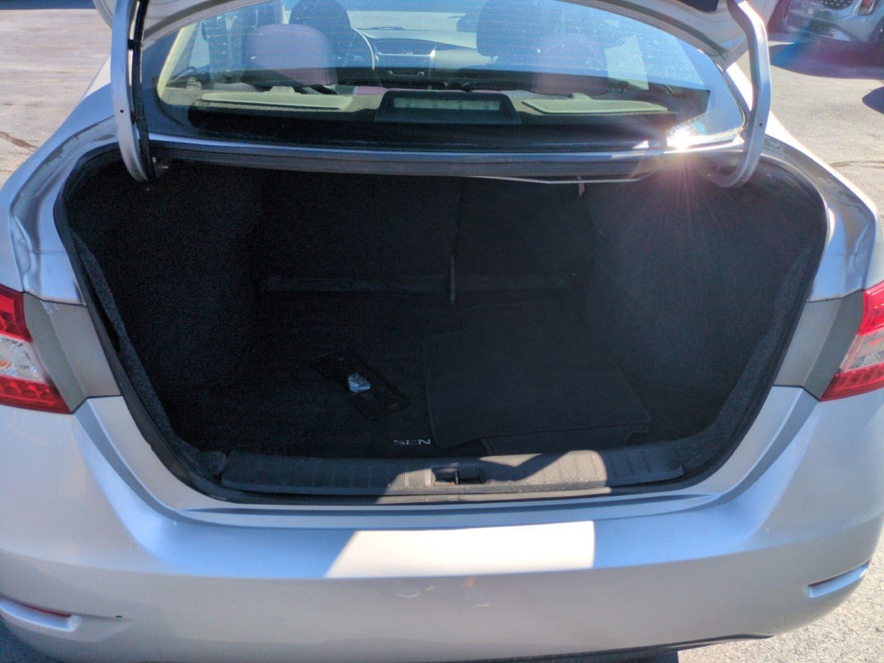 Used 2015 Nissan Sentra SV FWD image 23