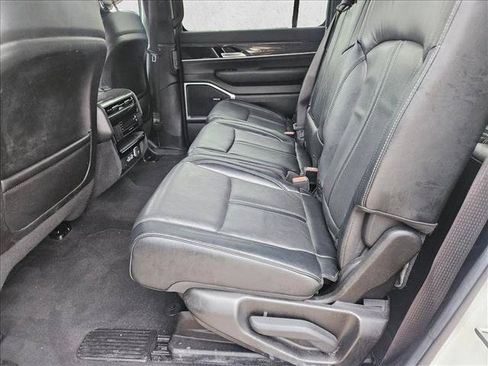 Used 2022 Jeep Wagoneer Series II AWD/4WD image 12