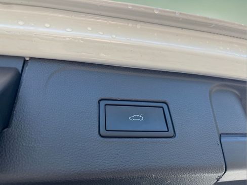 Used 2024 Volkswagen Atlas SE FWD image 39