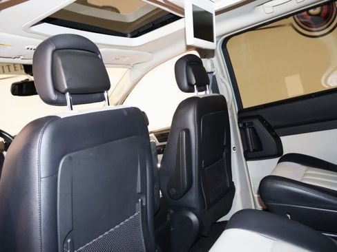 Used 2010 Chrysler Town & Country Touring Plus w/ Premium Group FWD image 53