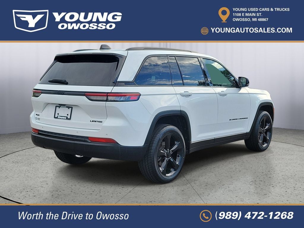 Used 2024 Jeep Grand Cherokee Limited w/ Black Appearance Package AWD/4WD image 3
