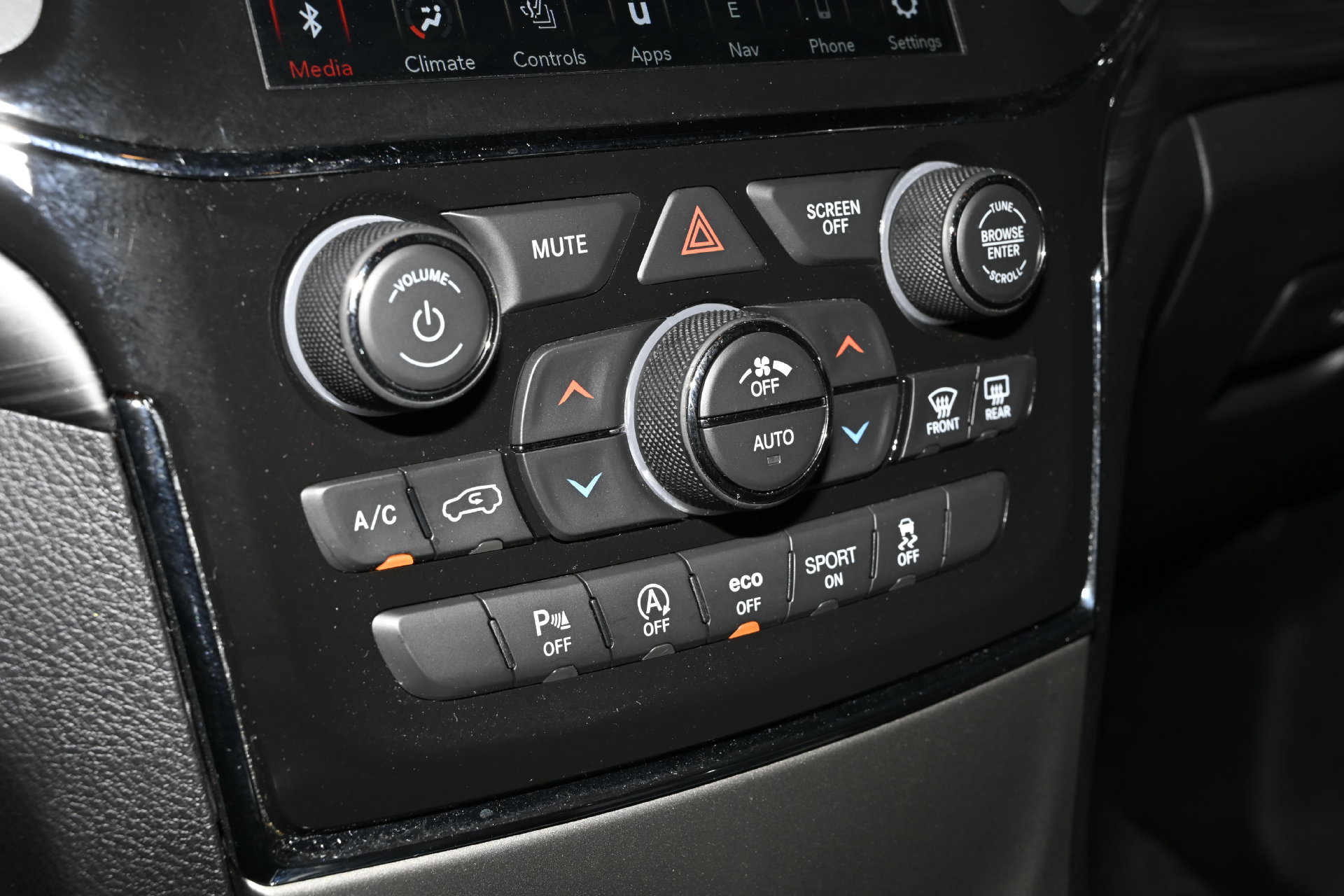 Used 2022 Jeep Grand Cherokee Laredo X AWD/4WD image 30