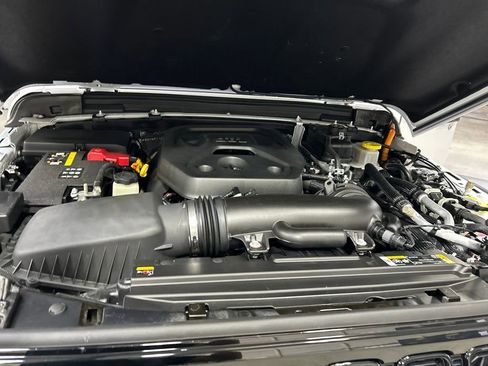 Used 2024 Jeep Wrangler Unlimited image 20