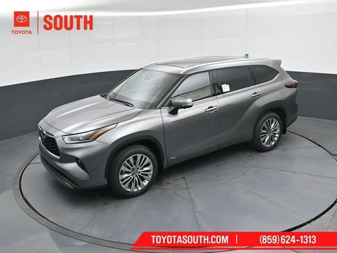 New 2026 Toyota Highlander Platinum image 59