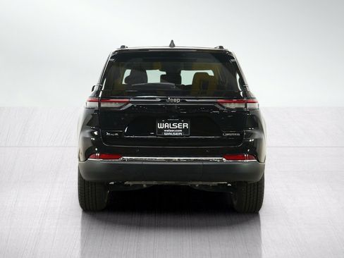 Used 2023 Jeep Grand Cherokee Limited w/ Trailer Tow Prep Group (B) AWD/4WD image 4
