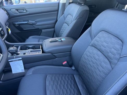 New 2025 Nissan Pathfinder SV image 8