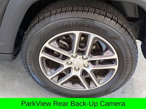 Used 2018 Jeep Compass Latitude w/ Popular Equipment Group FWD image 9