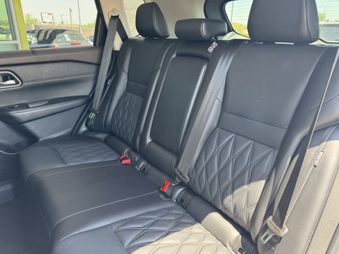 Used 2022 Nissan Rogue Platinum w/ Head-Up Display Package image 38