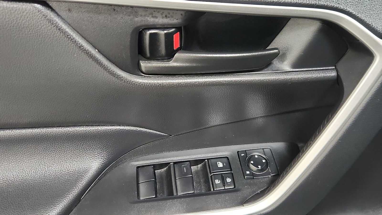 Certified 2024 Toyota RAV4 LE AWD/4WD image 15