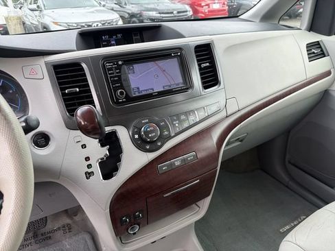 Used 2014 Toyota Sienna XLE FWD image 29