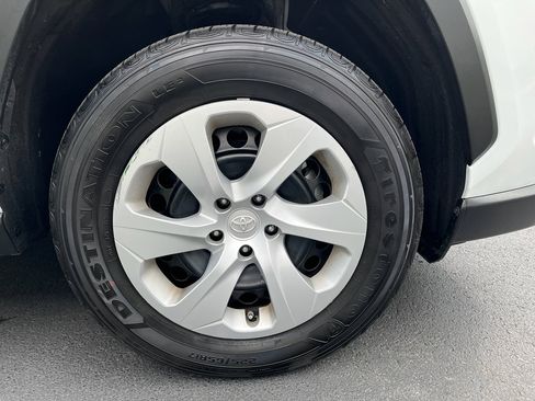 Used 2024 Toyota RAV4 LE image 12