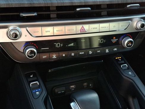 Used 2024 Kia Telluride EX w/ EX Captain's Chair Package image 20