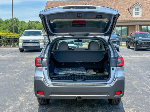 Used 2025 Subaru Outback Premium AWD/4WD image 30
