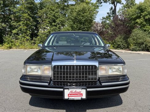 Used 1994 Lincoln Town Car Signature RWD image 8