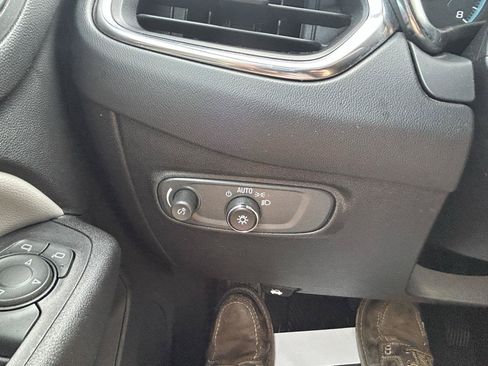 Used 2018 Chevrolet Equinox LT FWD image 26