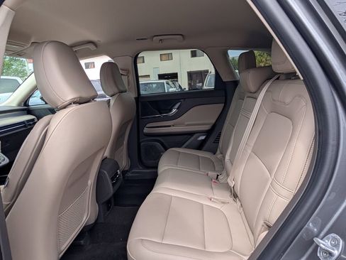 Certified 2022 Lincoln Corsair FWD image 12