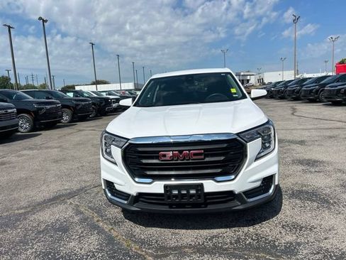 Used 2024 GMC Terrain SLE FWD image 8